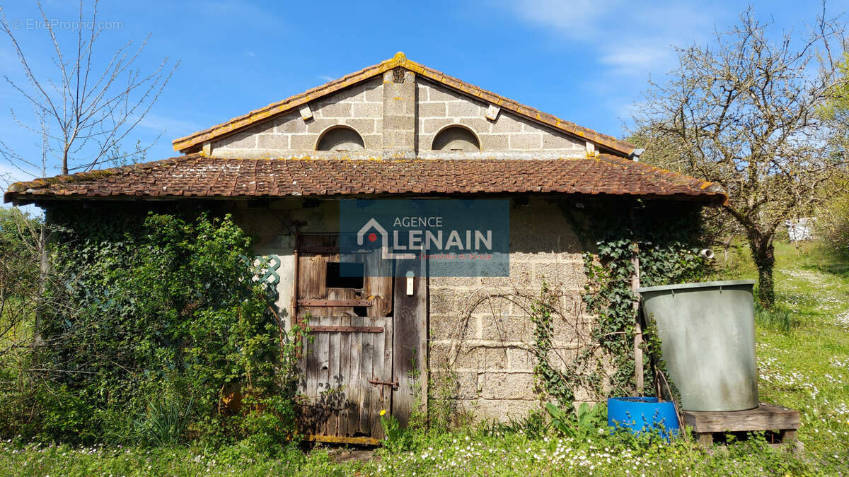 Terrain à MOUCHAMPS
