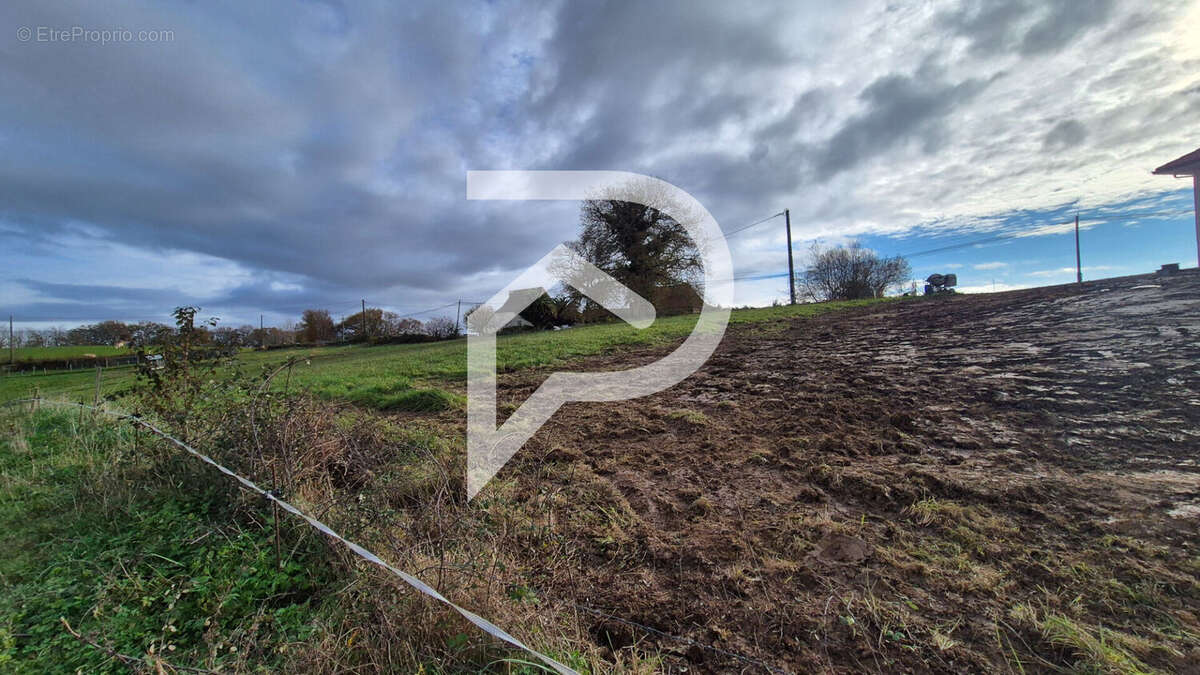 Terrain à SALIES-DE-BEARN