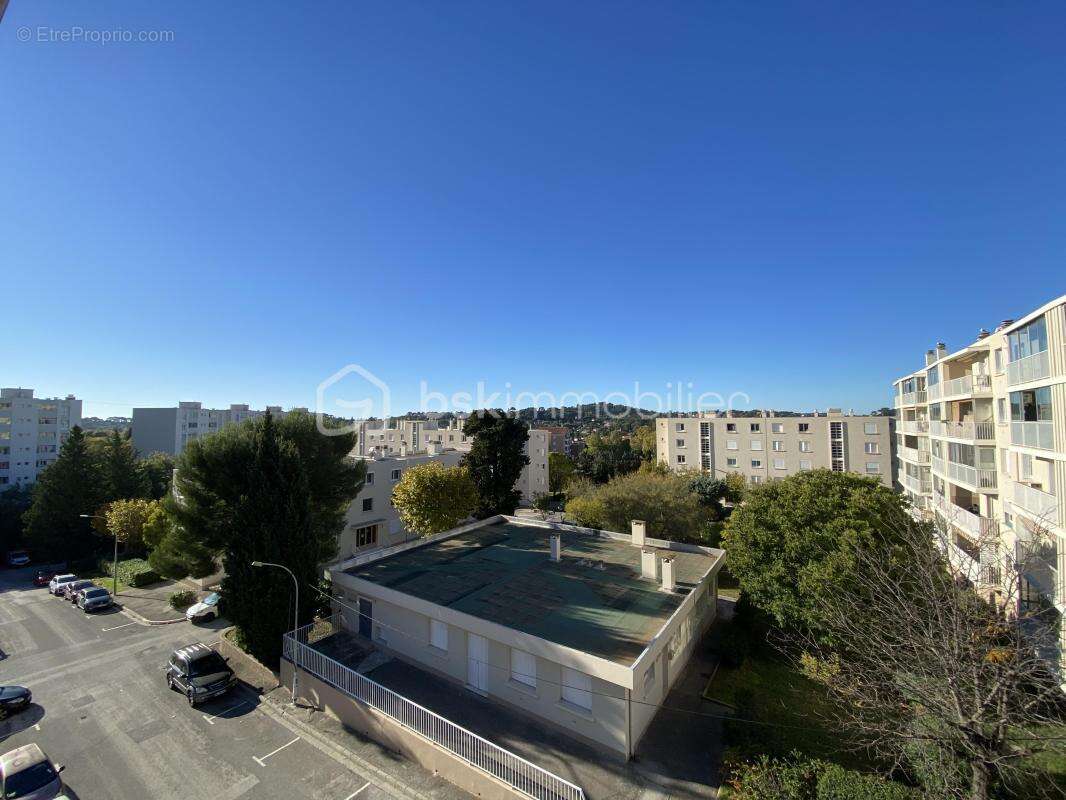 Exclusivite !!! *** appartement traversant avec cave dernier etage toulon *** - photo 8