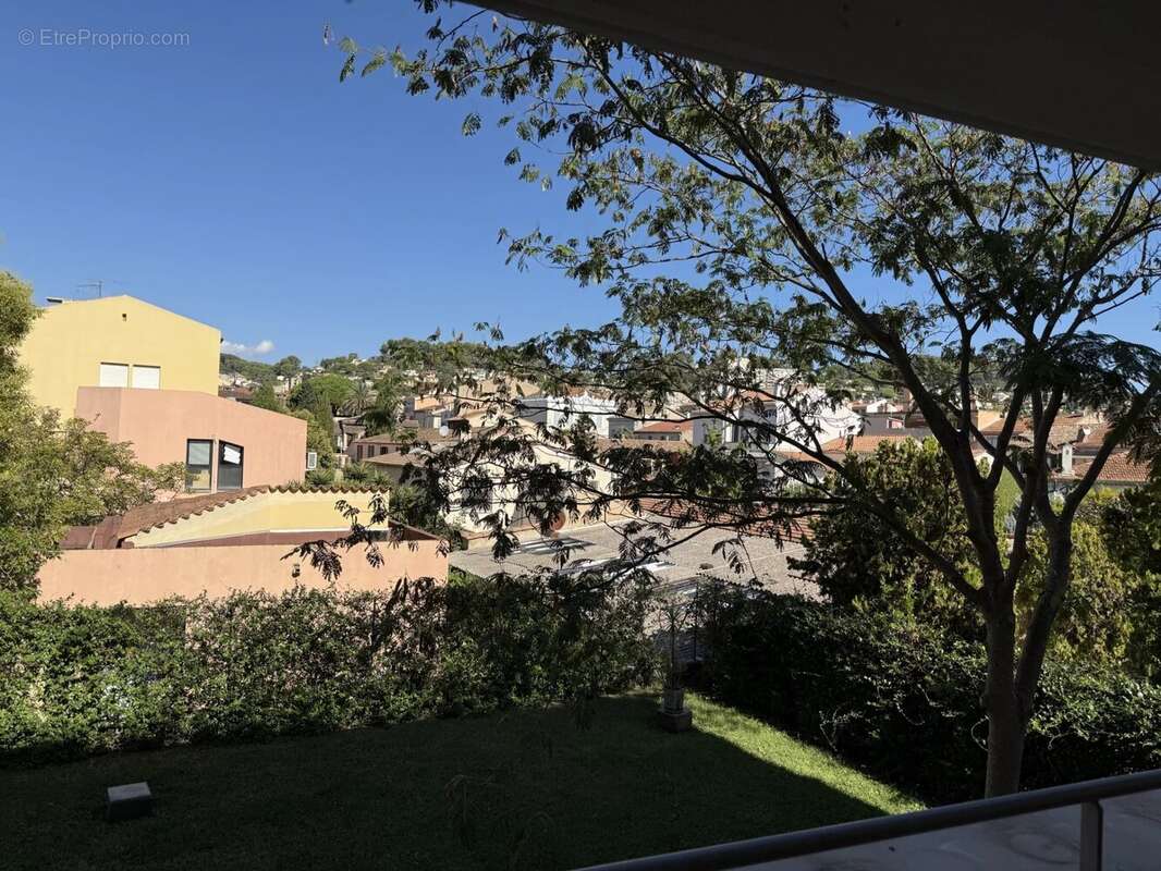 Appartement à VALLAURIS