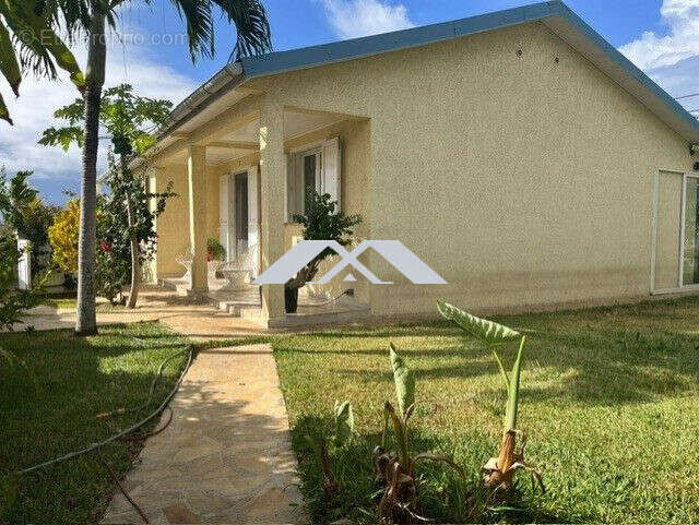 Maison 135 m² à Saint-Joseph  - photo 2
