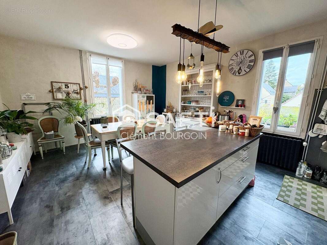 Maison 139 m² à Ponce-Sur-Le-Loir  - photo 2
