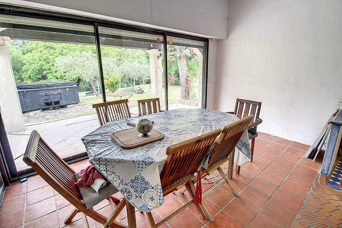 Maison à VILLECROZE