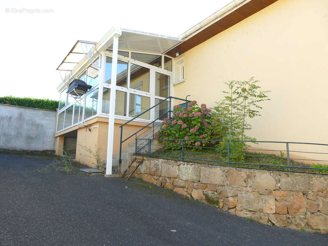 Maison à CHAMBOST-LONGESSAIGNE