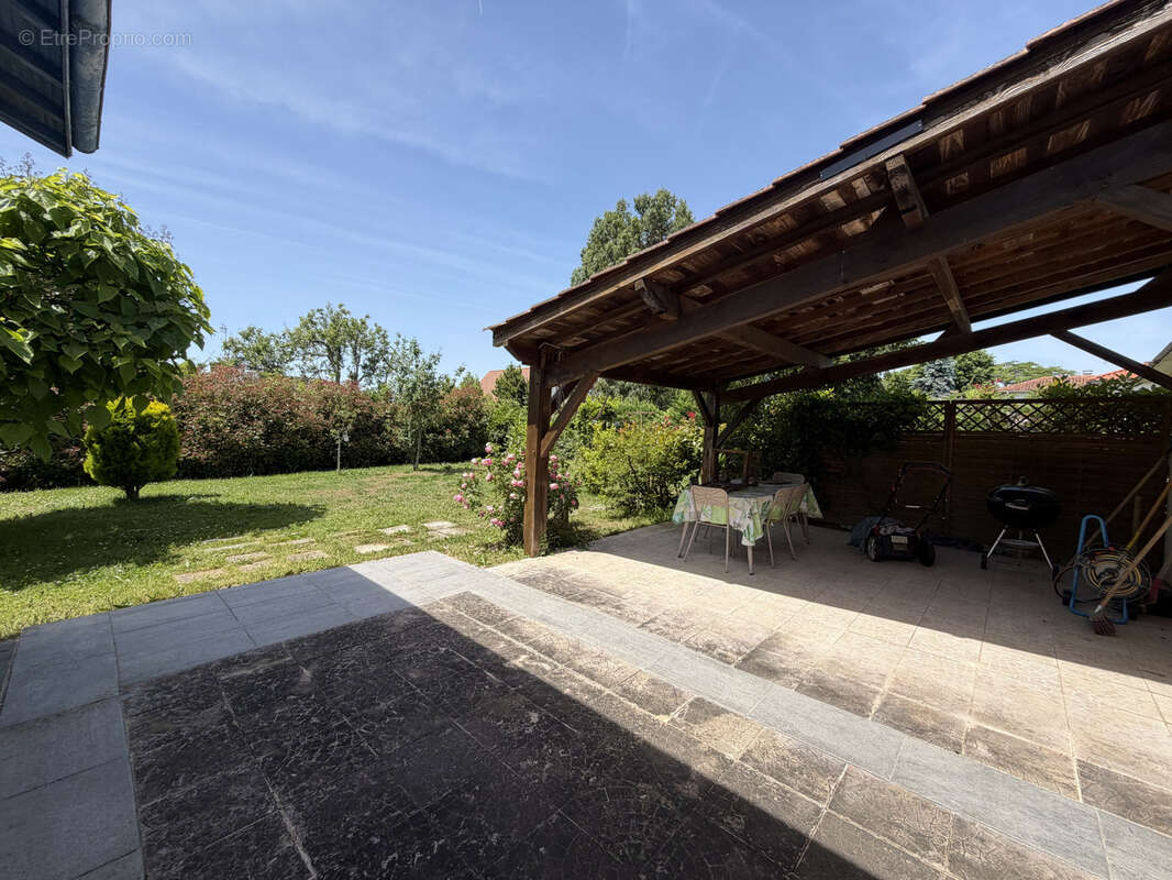 Maison à LA ROCHE-CHALAIS