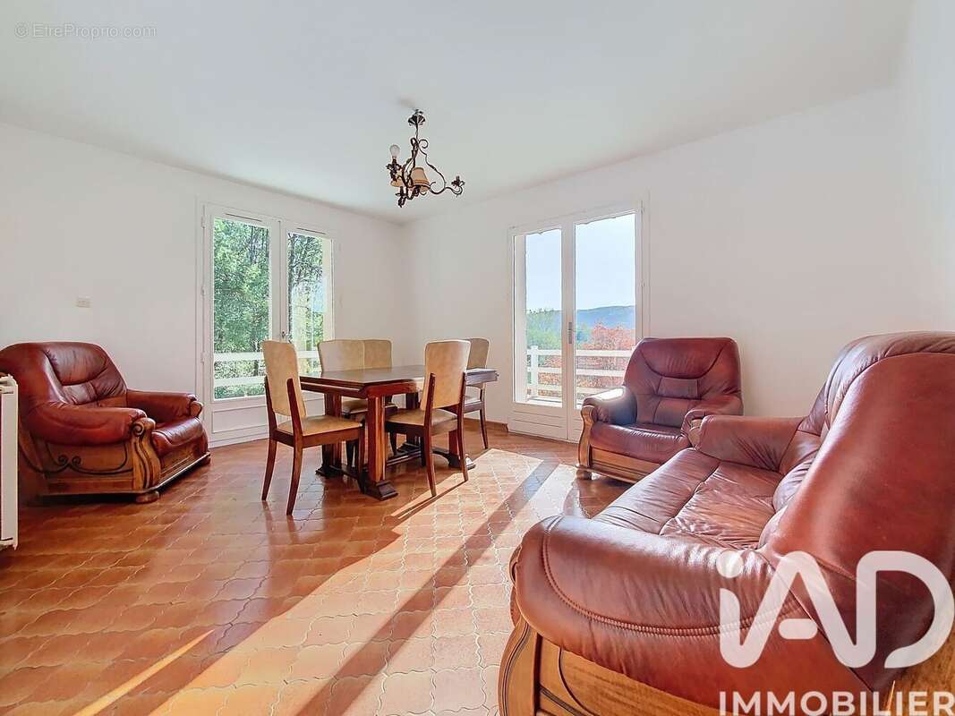 Photo 2 - Maison à LE LARDIN-SAINT-LAZARE