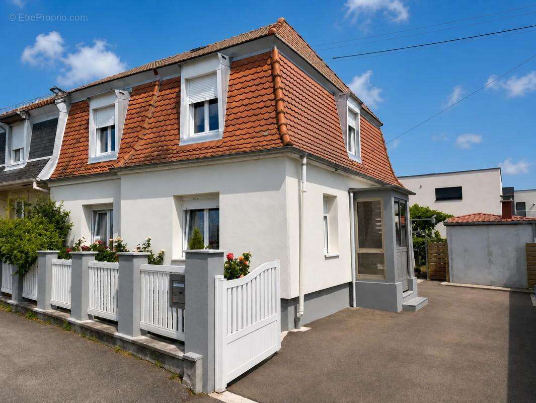 68390 sausheim – quartier résidentiel recherché – maison familiale de 200 m² – 7 pièces – 5 chambres – sous-sol aménagé – comble - photo 2