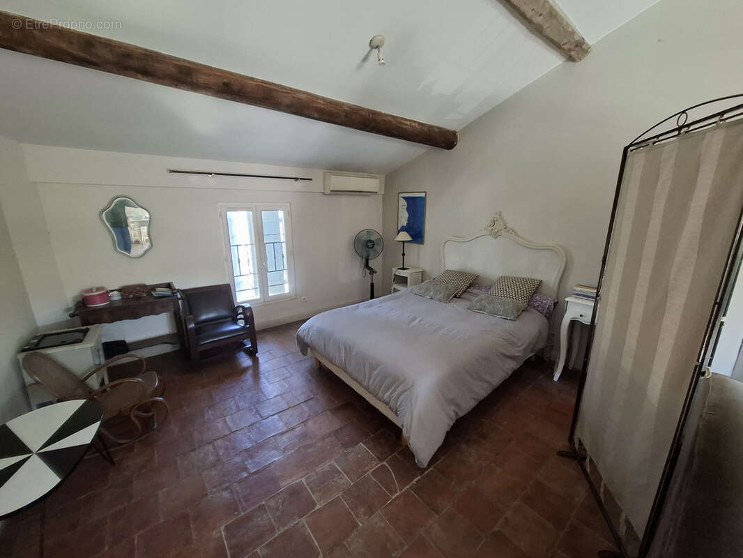 Maison de village avec cour et parking privé - photo 10