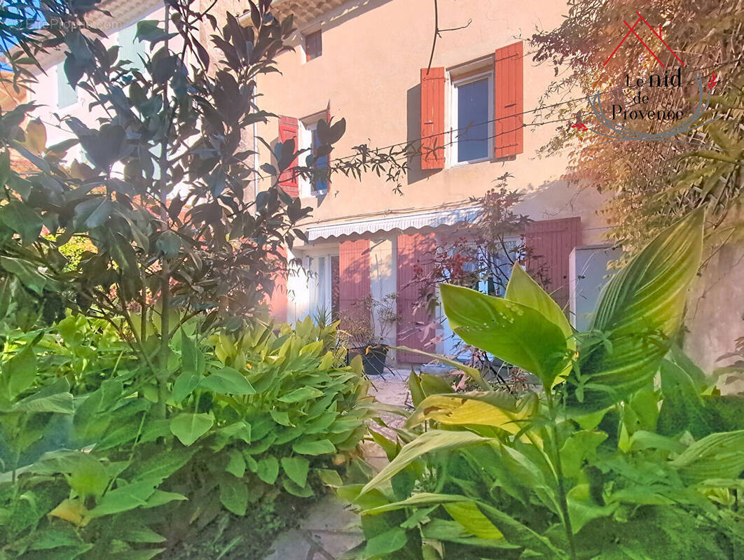 Maison à SAINTE-CECILE-LES-VIGNES