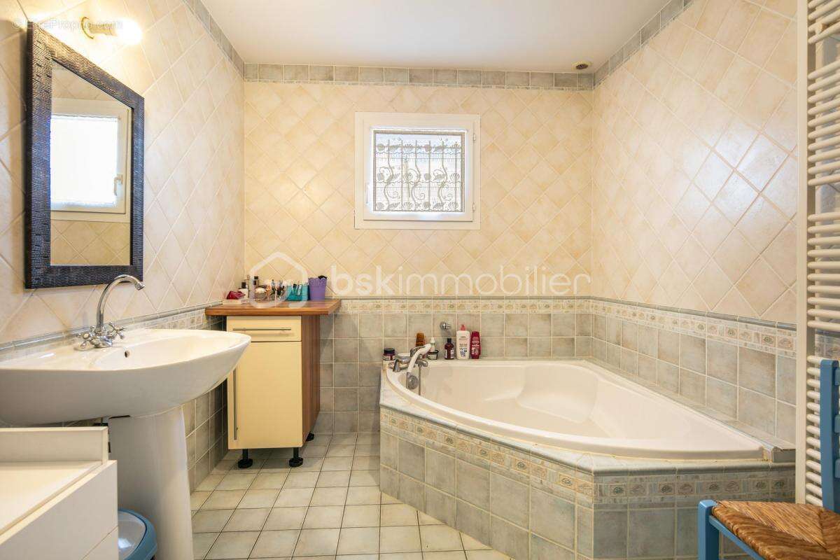 Maison à BEAUCROISSANT