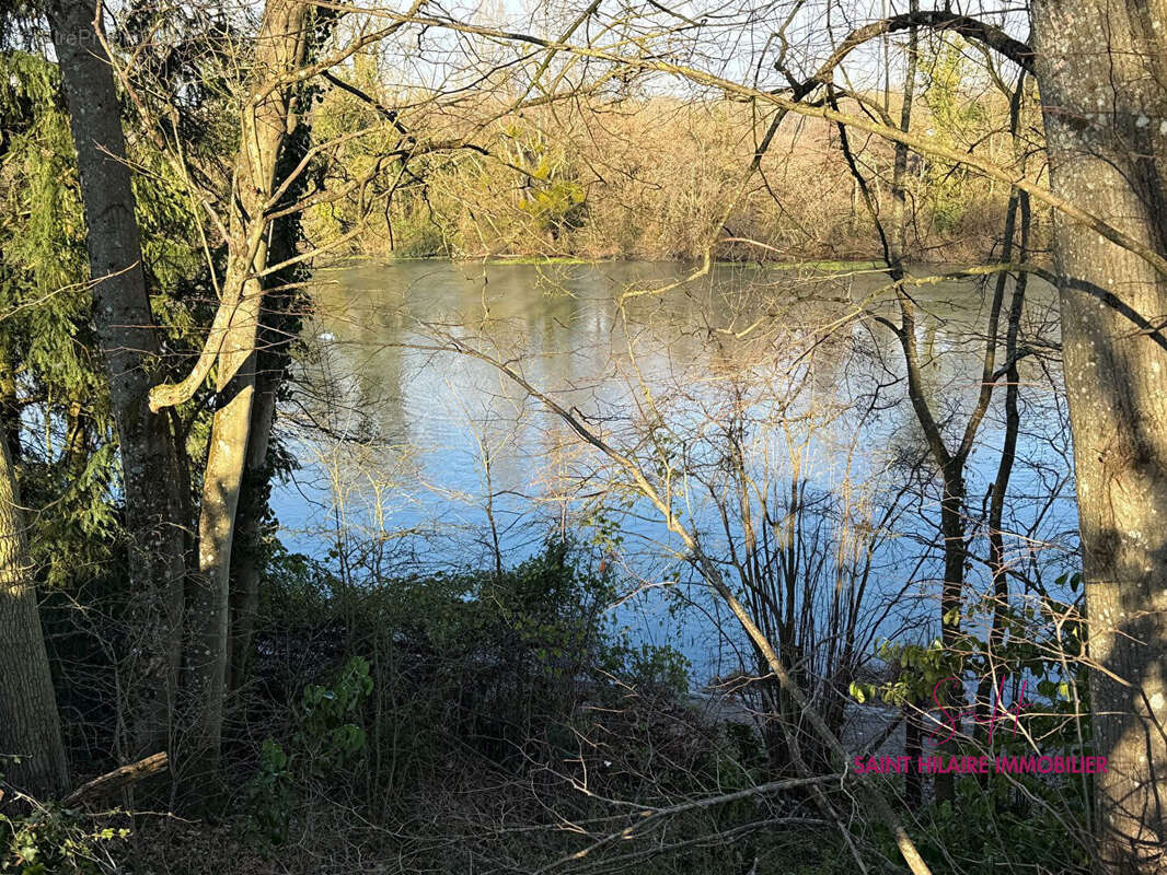 Terrain à SAINT-HILAIRE-SAINT-MESMIN