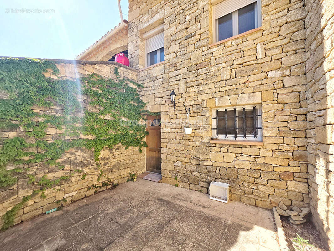 Maison à SAINT-CHAMAS