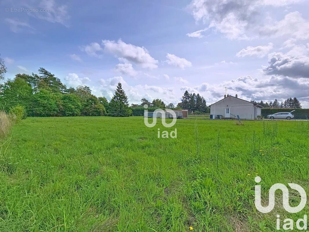 Photo 1 - Terrain à MENETREOL-SUR-SAULDRE