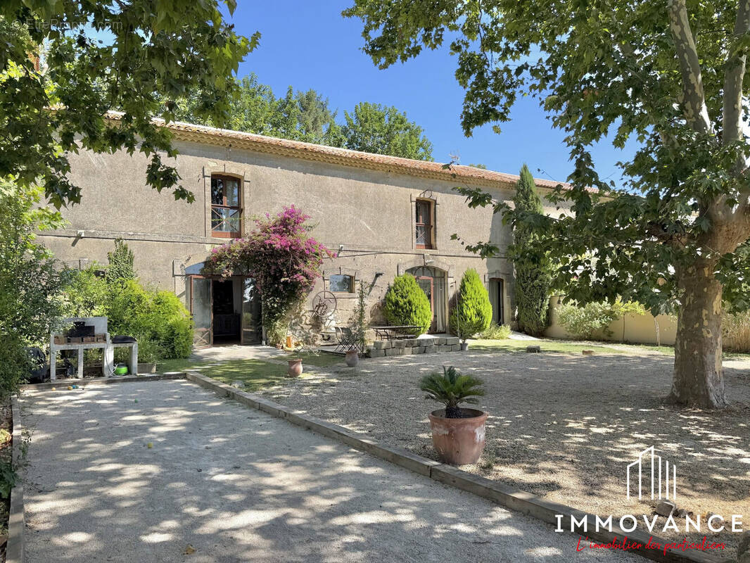 Maison 335 m² à Aimargues  - photo 1