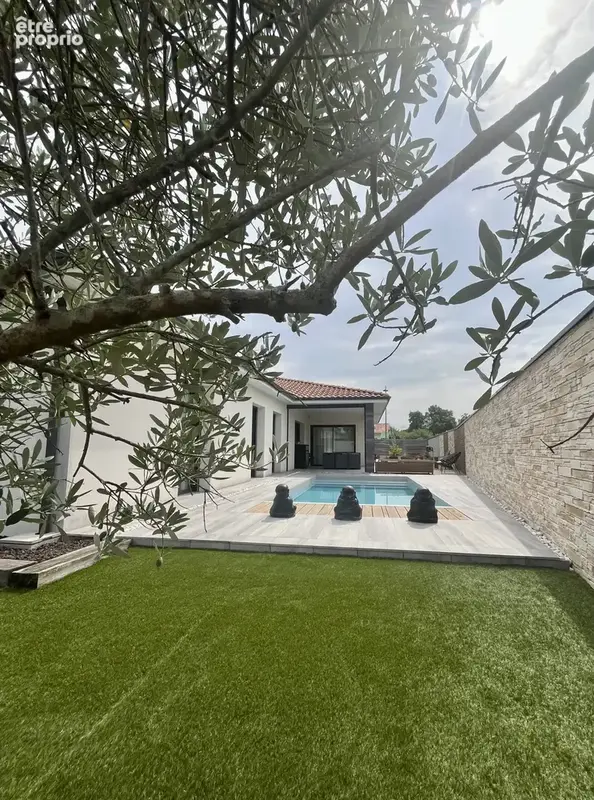 Coup de cœur   Élégante contemporaine de plain-pied avec piscine chauffée - photo 2