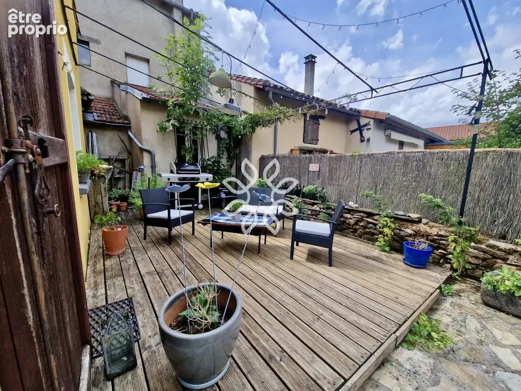 Maison 102m2  avec terrasse et jardin au coeur de Blesle - photo 3