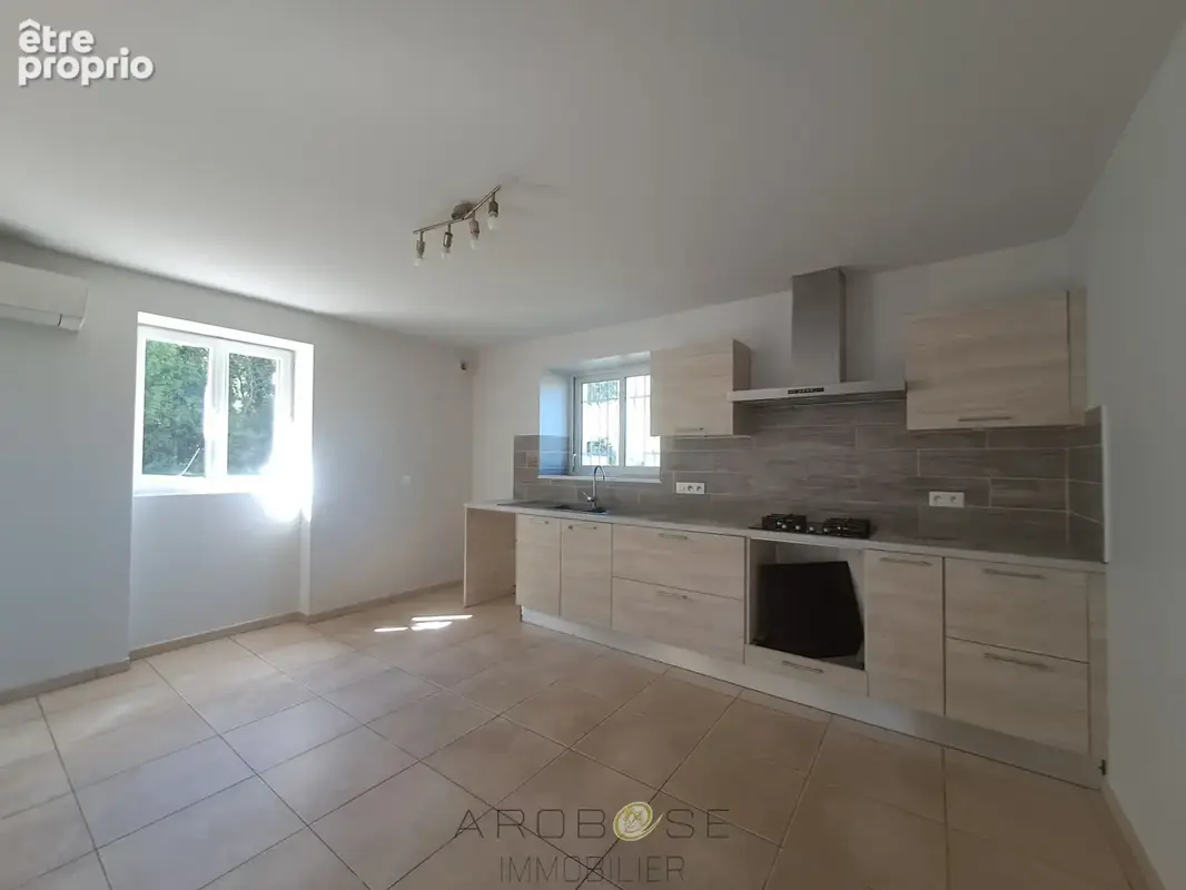 Maison rénovée avec 3 chambres, garage et jardin clos - photo 5