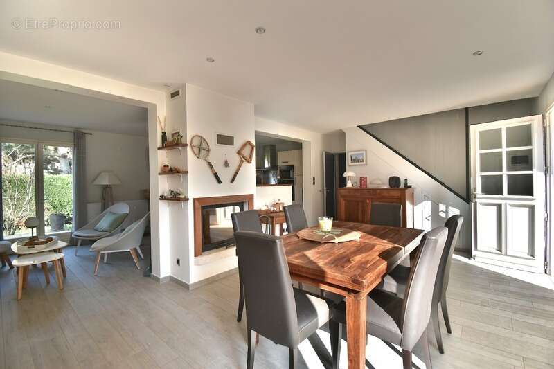 Chasselay village prisé - Maison de 155 m² - Piscine chauffée - photo 16