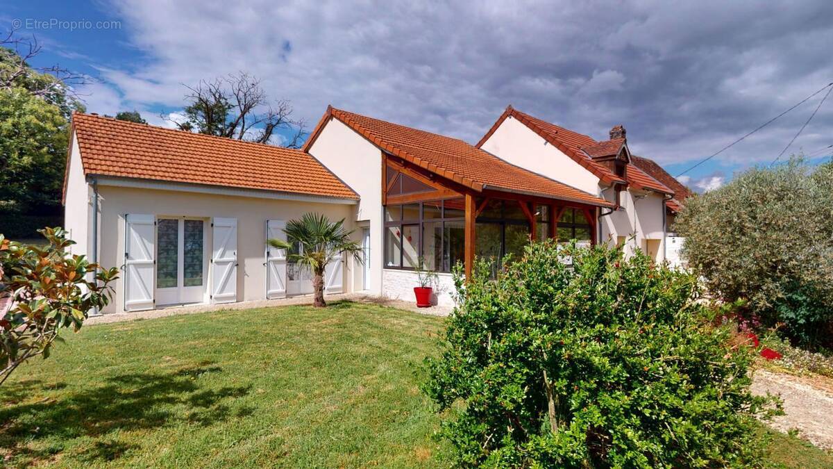 Maison à SENS-BEAUJEU