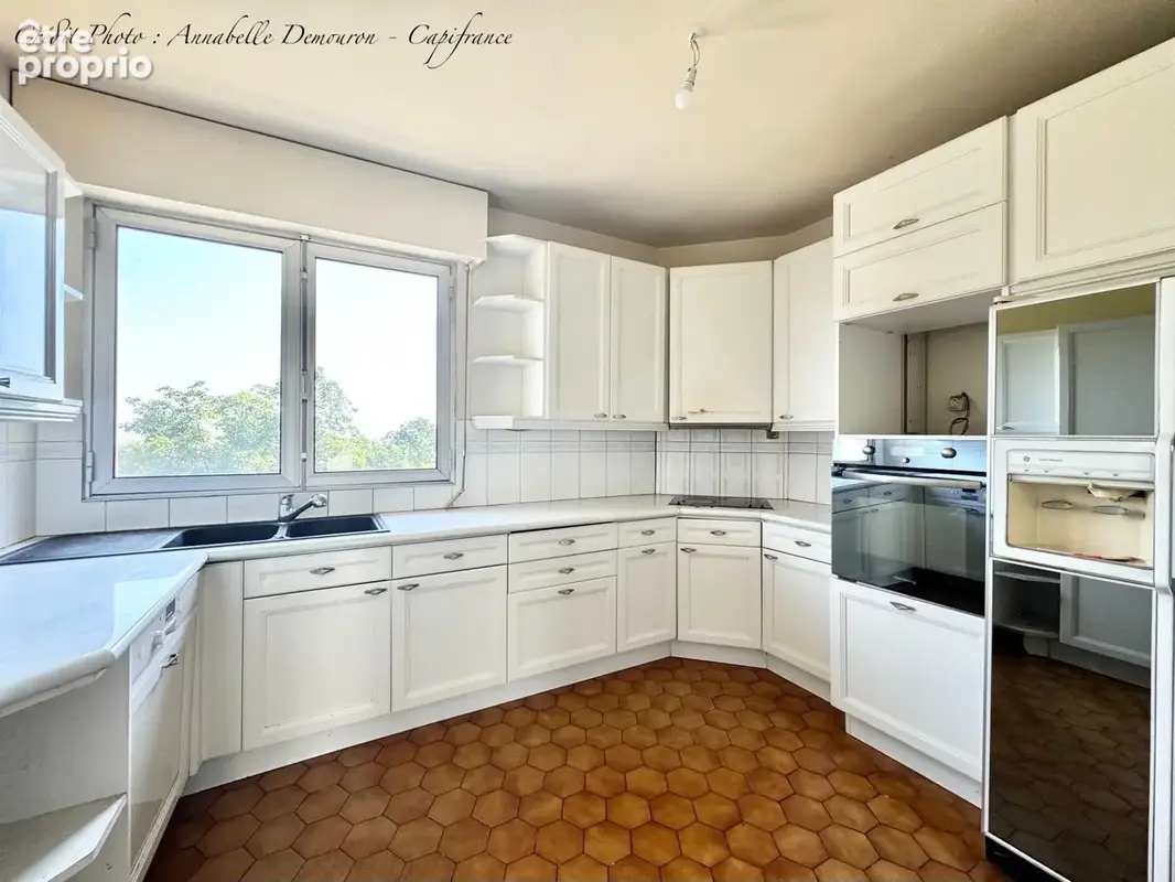 ROYAT - Grande maison familiale à rénover avec vue panoramique, terrain rare, piscine - photo 29