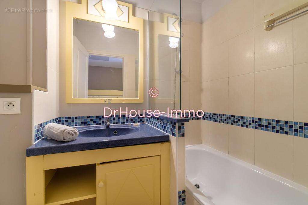 Appartement à SAINT-LAURENT-DU-VAR