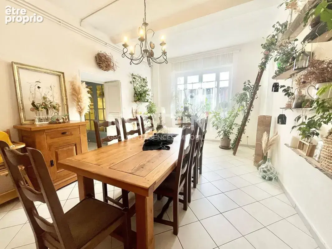 Maison de ville de 209 m² avec cinq chambres cour atelier et toiture rénovée au coeur dun village du Minervois - photo 3