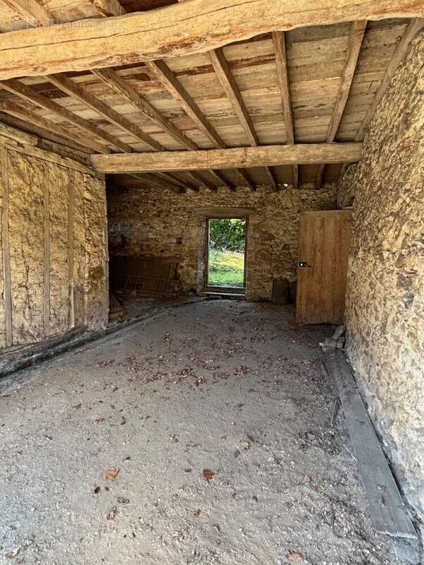 Maison à MONTBRUN-BOCAGE