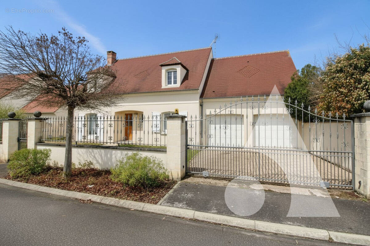 Maison à LACROIX-SAINT-OUEN