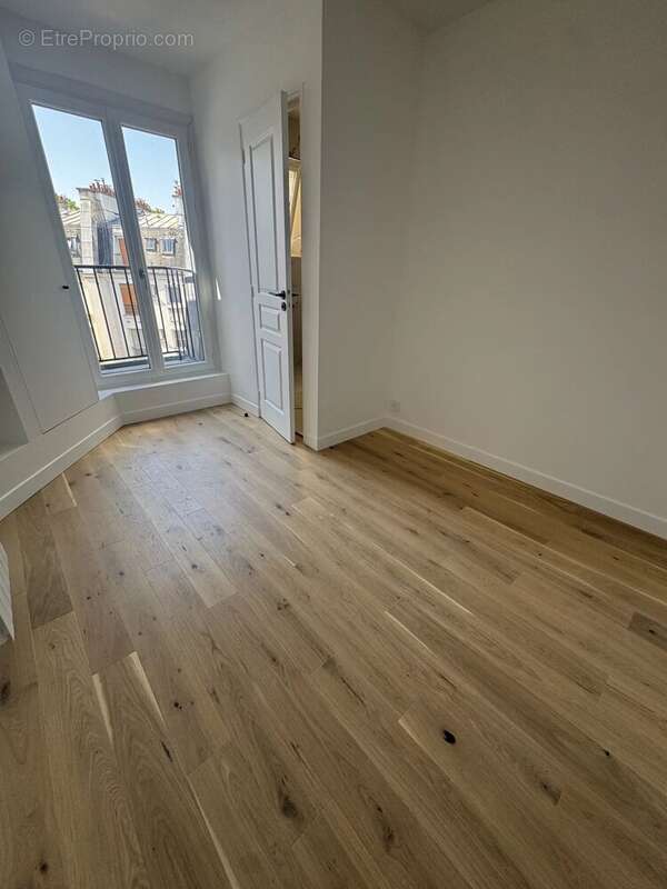 Appartement à PARIS-10E