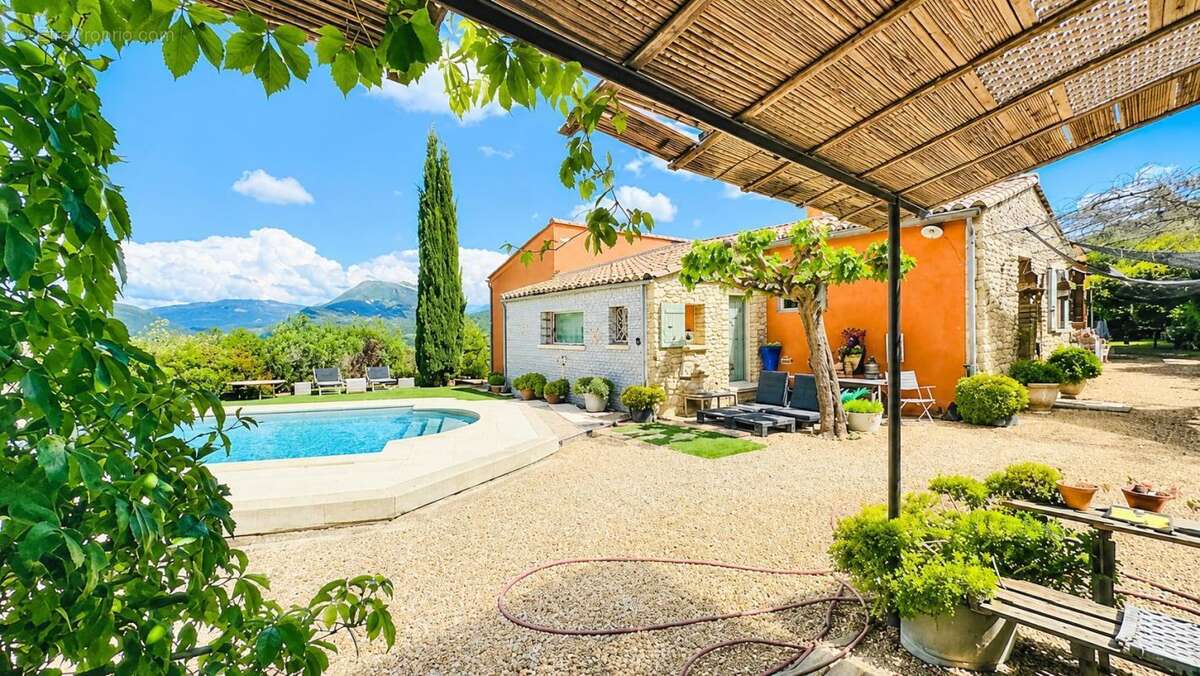 Maison à ENTRECHAUX