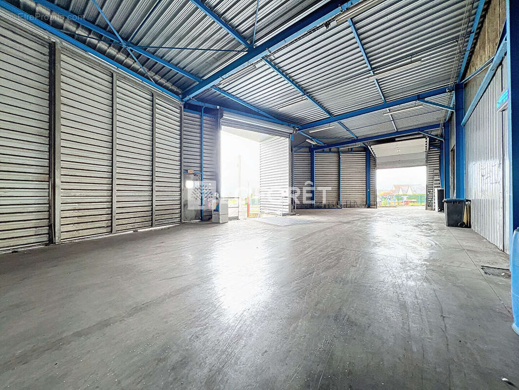 Entrepôt / local industriel Le Puy Notre Dame 4500 m2 - photo 12