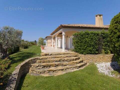 Maison 450 m² à Marseille  - photo 2