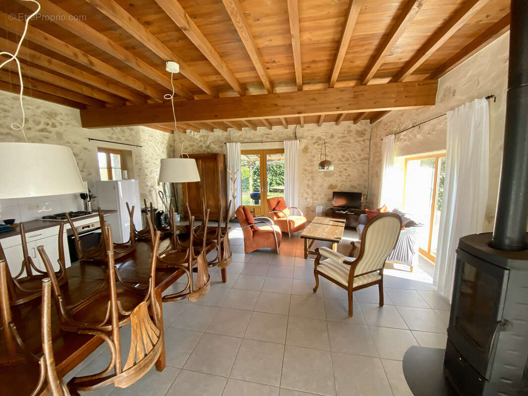 Maison à SEISSAN