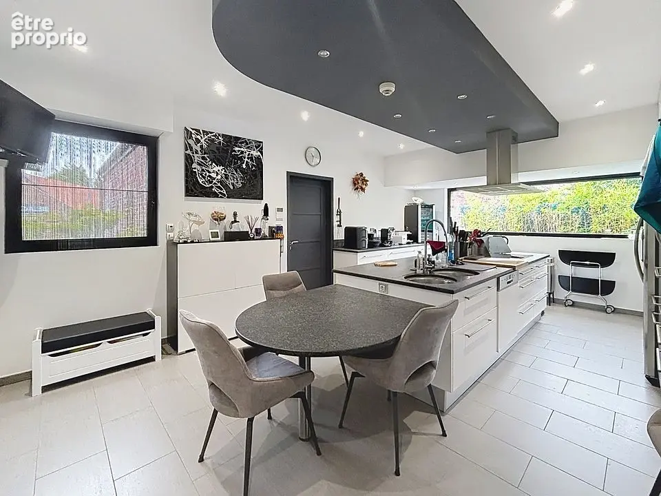 Capinghem, villa contemporaine de 312m²  avec piscine intérieure, 3 chs, 3 sdb, garage et cave - photo 9