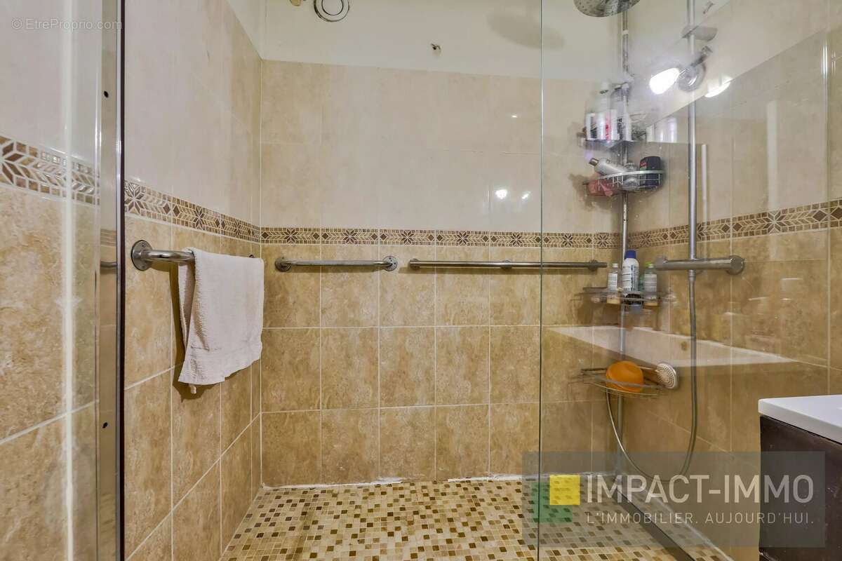 Appartement à COURBEVOIE