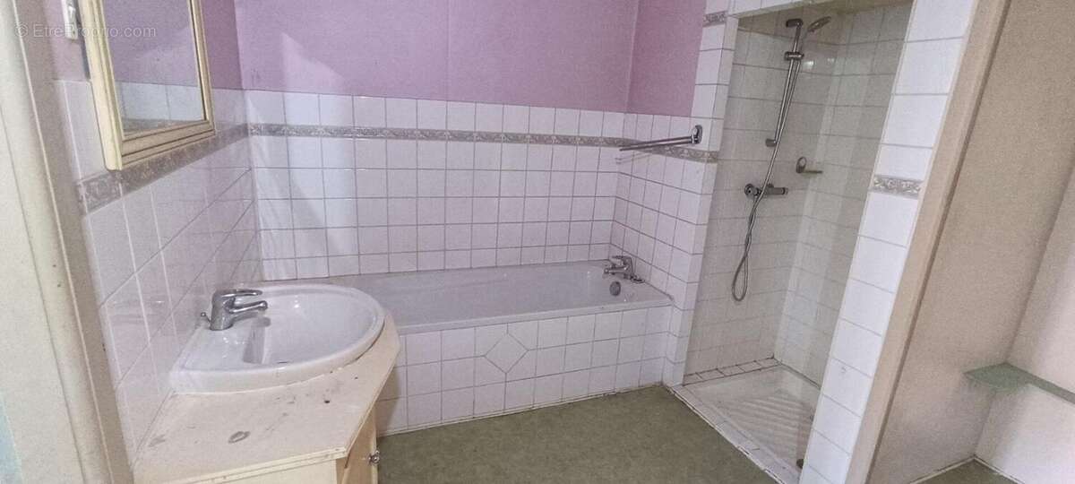 Maison 172.81 m2 et dépendances - photo 12
