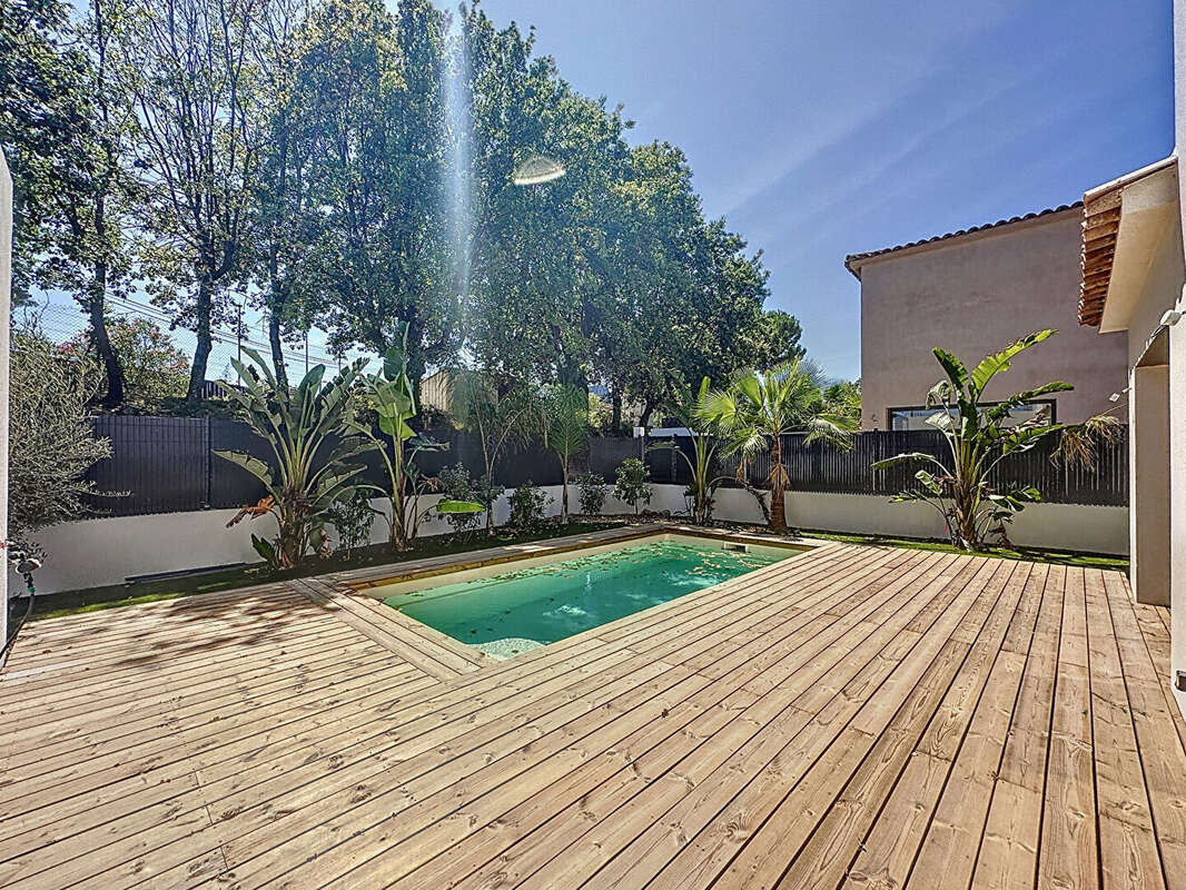 Maison à ROQUEBRUNE-SUR-ARGENS