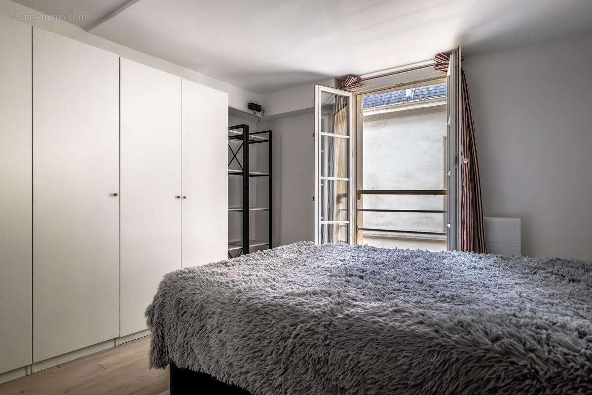 Appartement à PARIS-2E