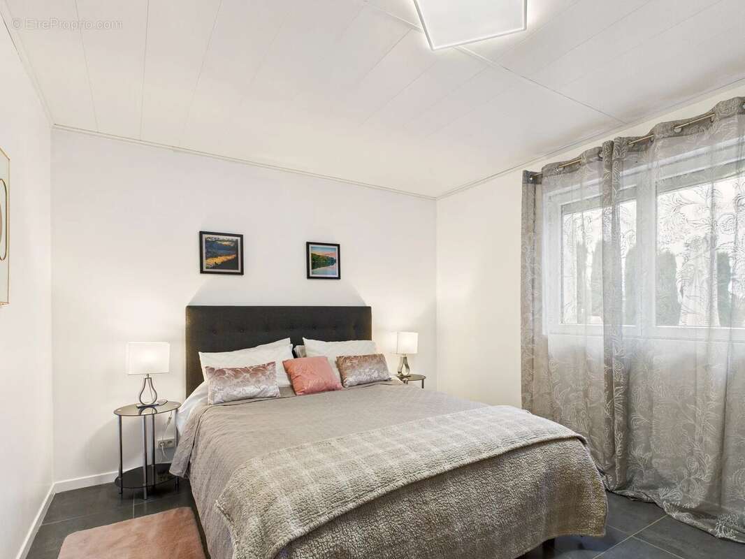 Belle Maison Présentée avec Appartement d’Amis, Piscine et Jardin Clos - photo 17