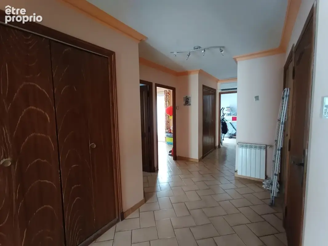 Maison de village 2 faces et surface de vente - photo 12