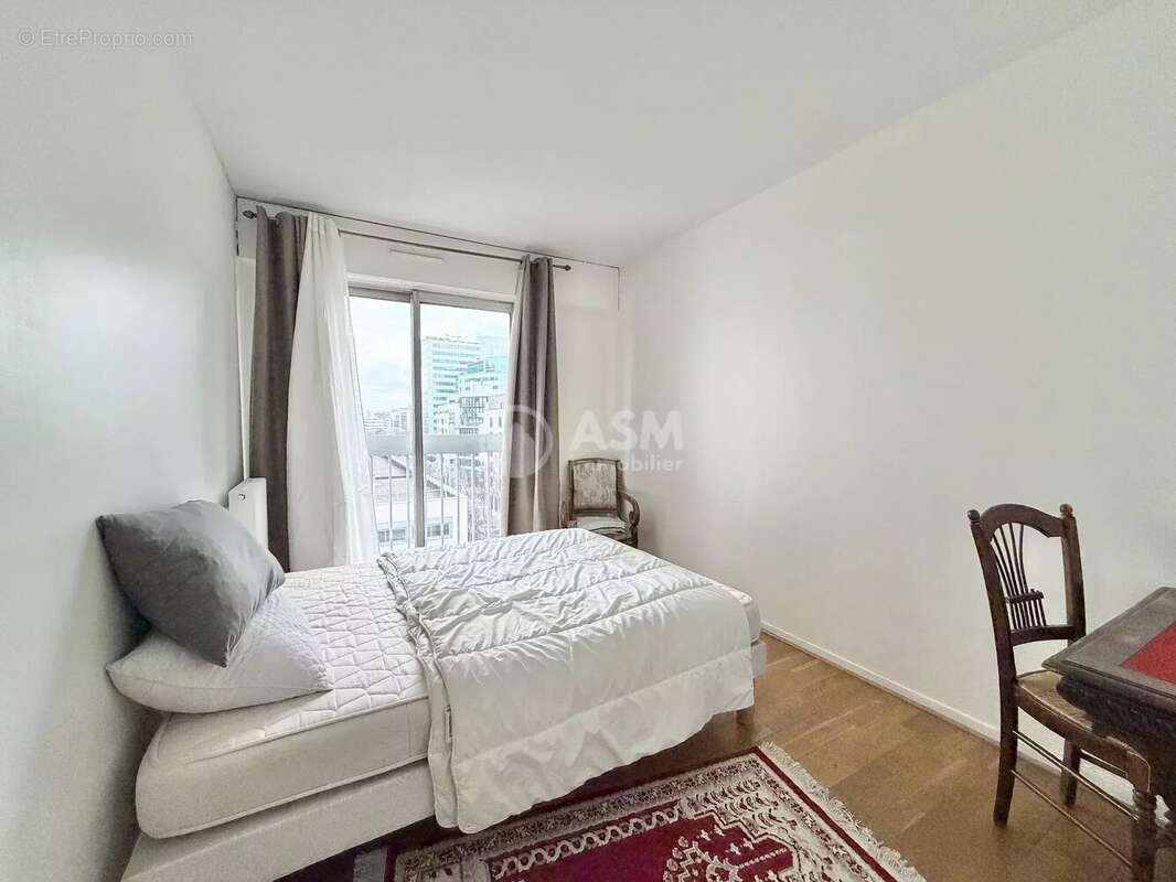 Appartement à COURBEVOIE