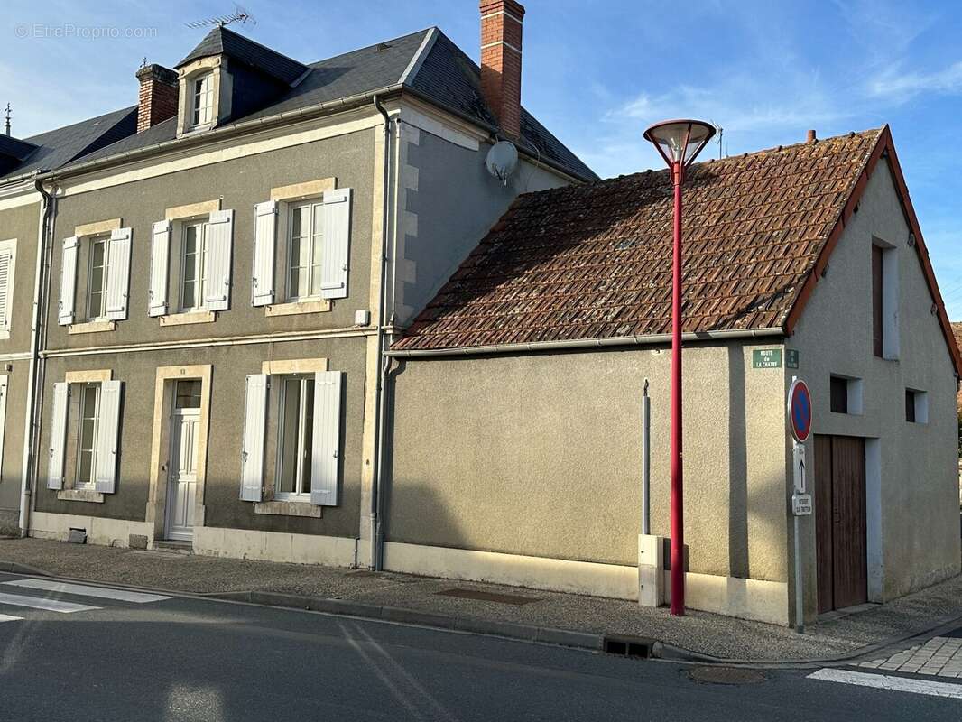 Maison 77 m² à Thevet-Saint-Julien  - photo 2