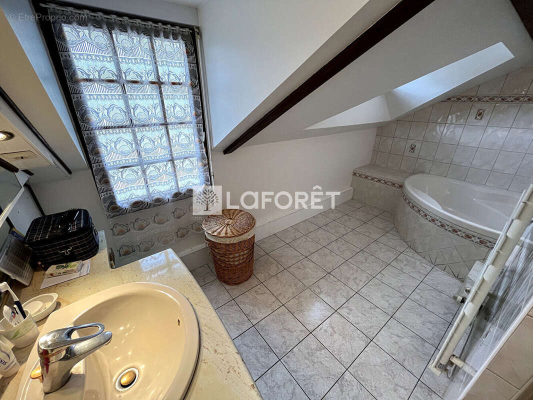 Maison à LES MUREAUX