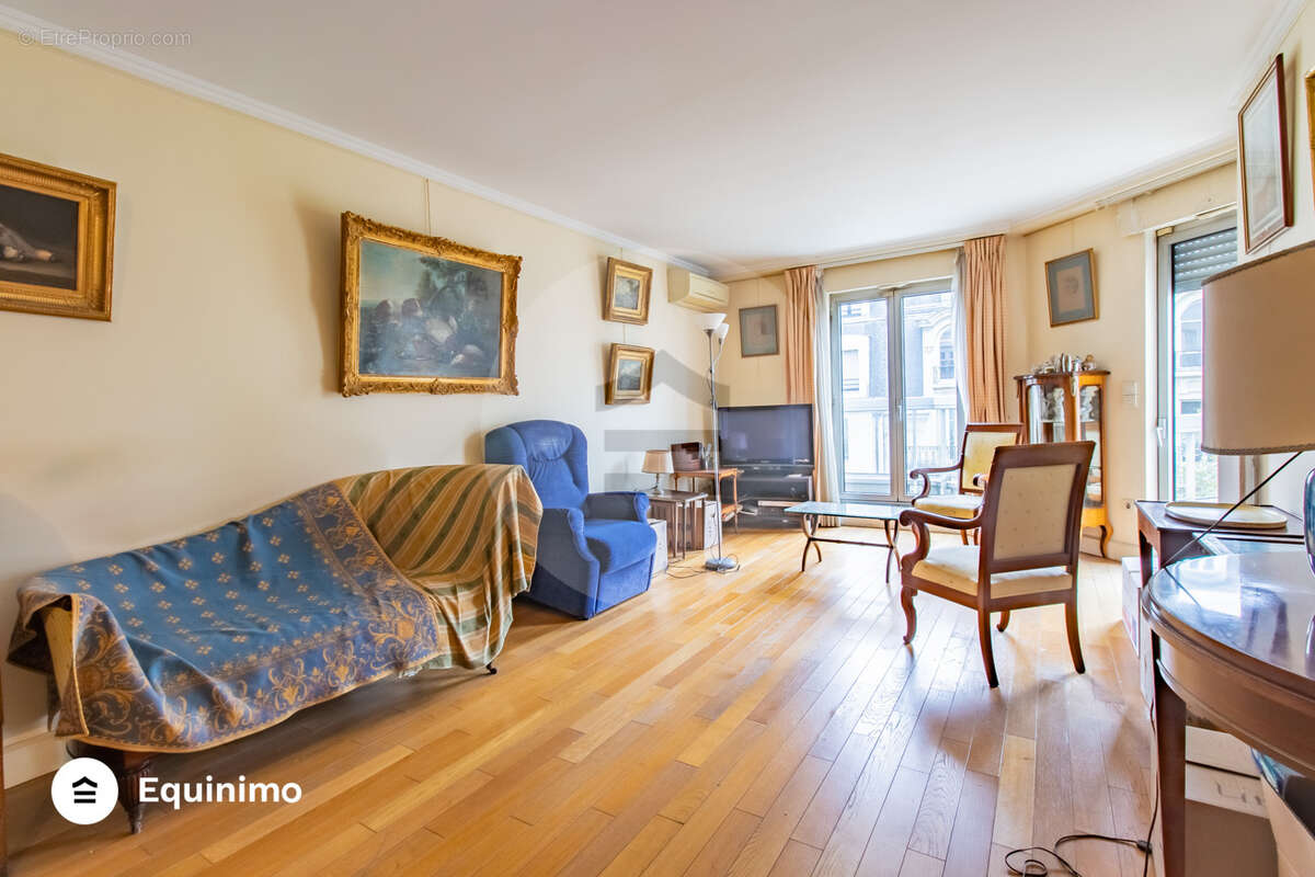 Appartement à PARIS-16E