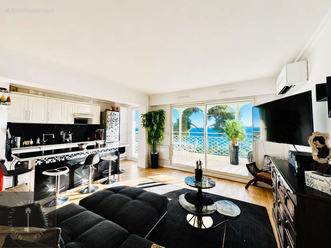 Appartement à SAINT-LAURENT-DU-VAR