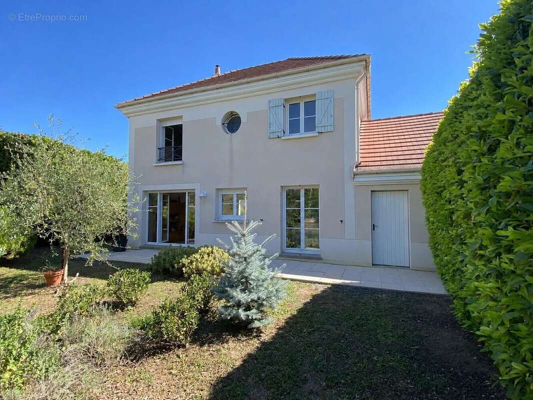 Maison à CHANTELOUP-LES-VIGNES