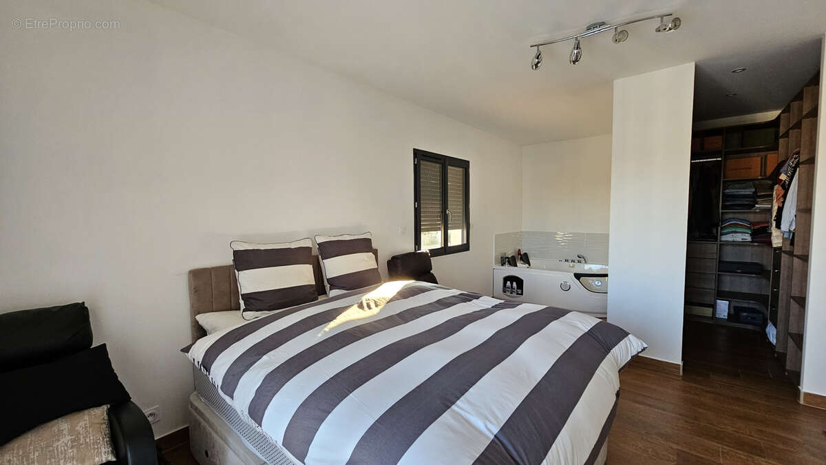 Maison à SAINT-GILLES