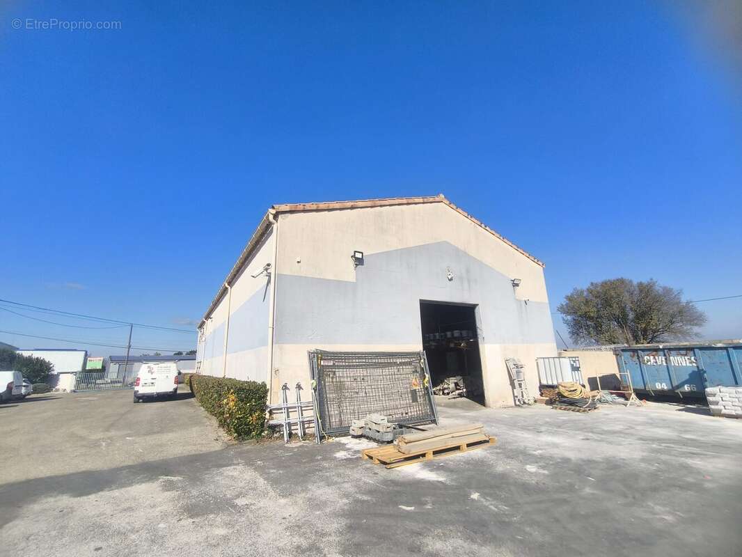 Commerce à SAINT-GENIES-DE-MALGOIRES