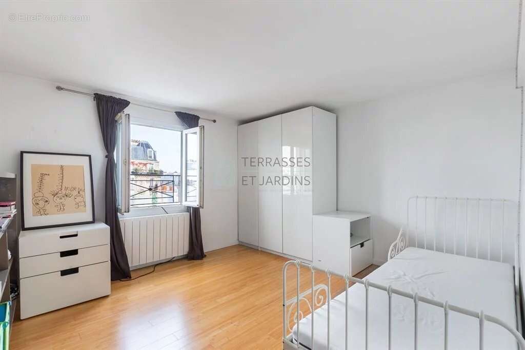 Appartement à PARIS-3E