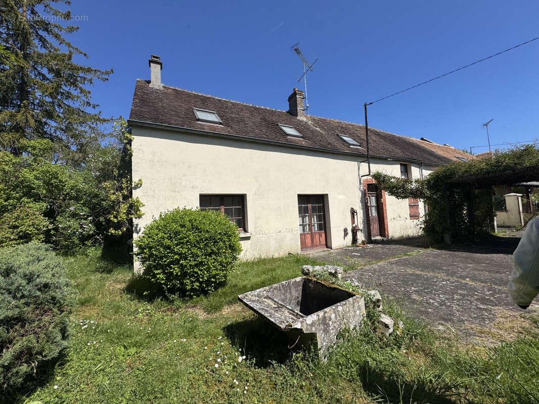 Maison à COURTEMPIERRE